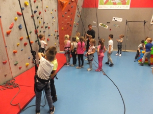Zajęcia i zabawy ruchowe w Powiatowej Hali Sportowej w Radomsku