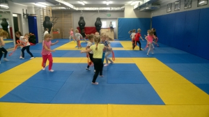 Zajęcia i zabawy ruchowe w Powiatowej Hali Sportowej w Radomsku