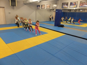 Zajęcia i zabawy ruchowe w Powiatowej Hali Sportowej w Radomsku