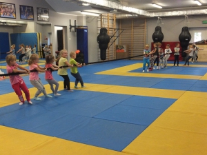 Zajęcia i zabawy ruchowe w Powiatowej Hali Sportowej w Radomsku