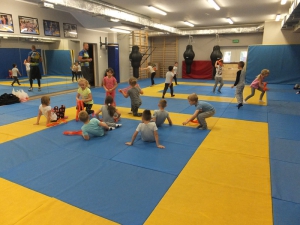 Zajęcia i zabawy ruchowe w Powiatowej Hali Sportowej w Radomsku