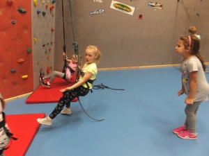 Zajęcia i zabawy ruchowe w Powiatowej Hali Sportowej w Radomsku