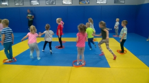 Zajęcia i zabawy ruchowe w Powiatowej Hali Sportowej w Radomsku