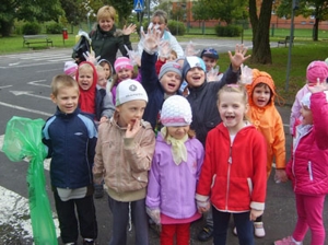  Przedszkolaki sprzątają świat