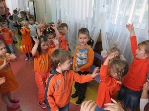DZIEŃ ZDROWY I KOLOROWY W KOLORZE POMARAŃCZOWYM