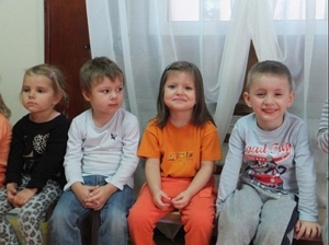 DZIEŃ ZDROWY I KOLOROWY W KOLORZE POMARAŃCZOWYM