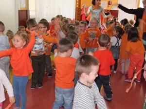 DZIEŃ ZDROWY I KOLOROWY W KOLORZE POMARAŃCZOWYM