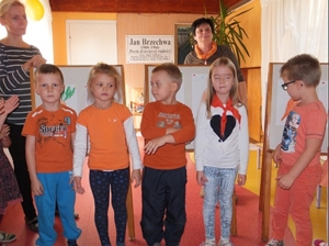 DZIEŃ ZDROWY I KOLOROWY W KOLORZE POMARAŃCZOWYM