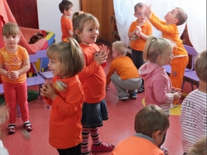 DZIEŃ ZDROWY I KOLOROWY W KOLORZE POMARAŃCZOWYM
