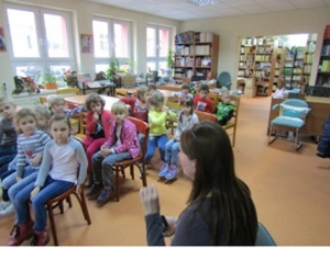 Przedszkolaki w bibliotece