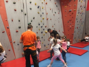 Zajęcia sportowe w Powiatowej Hali Sportowej