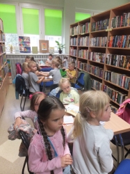 Przedszkolaki w bibliotece
